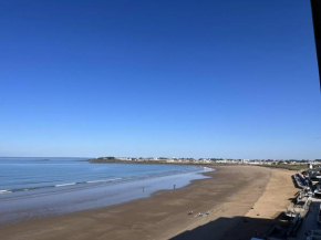 Bel Appartement 2 Chambres avec Accès Direct Plage à Saint-Gilles-Croix-de-Vie - FR-1-324-547